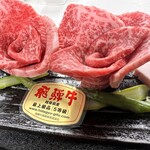 飛騨牛 源耀 - 料理写真:記念日コース限定の薔薇焼肉