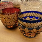 鮨 あらい - お猪口は黒川昭男さんの江戸切子