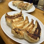 中華トントン - ジャンボびっくり餃子・びっくり餃子 比較