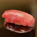 鮨 あらい - 中トロ（背鰭近く）