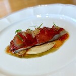 Restaurant Sola - ❹真鯛
                        〜赤に纏められたビジュアルが美しい。玄界灘の真鯛を炭火焼きにして、茄子、トマト、赤ピーマンの甘味を加えて淡白な真鯛を上品に仕上げている。