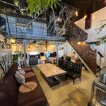 ジャブロウ - 店内は高さもあって広い