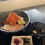 魚屋の喰い処まつ田 - 小鉢・汁物・漬物セット付き