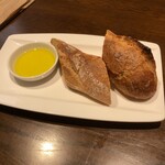 炭火肉焼き倉庫　CONOYOSHI - バゲット（お通し）