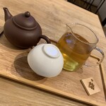 FUDAO - 茉莉花緑茶　1煎目と2煎目はお店の人が淹れて持って来てくださいます。聞香杯も付いてます。