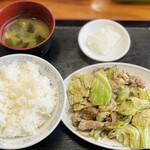 信伸 - 肉野菜炒め定食+ご飯大盛 ¥700+¥50-