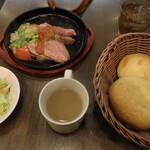 Ganso Bisutoro Hitsujiya - ラムローストトマトソース風味セット￥１，２００