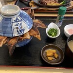 Mikawa Tonteki - 山椒、ネギ、半熟卵、漬物、味噌汁