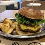 VILLAGE VANGUARD DINER - チーズバーガー（1,355円＋税）
                        Wパティ（300円→200円＋税）
                        Aセット（400円＋税）