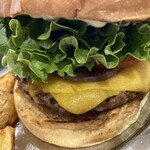 VILLAGE VANGUARD DINER - チーズバーガー（1,355円＋税）
                        Wパティ（300円→200円＋税）