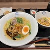 博多鶏ソバ 華味鳥 阪急梅田本店