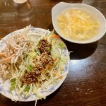 タイ料理サバイ・サバイ - ランチセットのサラダとスープ