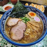 中華そば いぶし - こってり中華(１玉増、平打ちちぢれ麺)