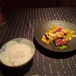 瀬里奈 - キャベツたっぷりの回鍋肉と、魚沼産コシヒカリご飯です。