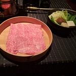 瀬里奈 - 群馬県産の特選牛リブロースのしゃぶしゃぶ肉と、野菜の２ショットです。