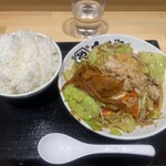 野菜炒め専門店 ベジ家 - 野菜炒め醤油680円・ご飯大盛り100円