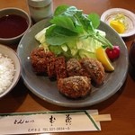 とんかつ武蔵 - 2013.12.15 とんかつ(ロース)定食とエビ椎茸定食をふたりで半分こ♪