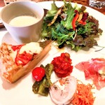 キッシュとパンのジョー - 糸島産フルーツトマトのマルゲリータキッシュプレート