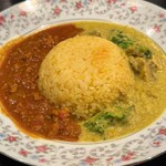 ドミロン - 野菜たっぷりキーマカレーと気まぐれカレーのあいがけ