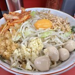 ラーメン二郎 - ラーメン（900円）＋汁なし変更（100円）＋味うずら（100円）＋SUPERキムチ（100円）、ニンニク・ザーサイ