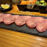 熟成ホルモン・山形牛 炭火焼肉 牛語 - 