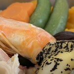 アニスキッチン - 海鮮釜飯（タコ・ツブ・エビ）・ウーロン茶
      ※1日5食限定、ドリンクサービス付き