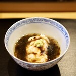 鮨 十兵衛 - 虎河豚の白子、出汁、岩のり(東尋坊)
