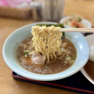 駅前旅館 - 料理写真:ラーメン