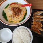 台湾料理 福龍  相田店 - 台湾豚骨ラーメンセット、これで780円