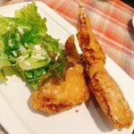 ビストロ アン ファミーユ - 手羽先の唐揚げ