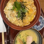 Torigoaji - 親子丼+半ラーメン　1380円