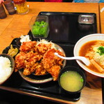 Sapporo Zangi Hompo - ランチ・ザンギバラエティ定食＆煮干し中華そば　１４０８円（税込）【２０２３年３月】