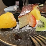 キッチン＆ワイン アガリス神楽坂 - バスクチーズケーキ