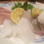 木古里 - お刺身は「ぶり、鯛、いか、ひっさげマグロ」の4種。どれも淡く、美味です。