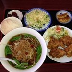 福満楼 - 日替わりランチ　700円　台湾ラーメン+鶏のからあげ