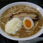 麺屋 らいこう - 味噌ラーメンも食べてみた。　濃いいスープに粉チーズが沈まない・・・