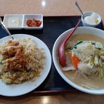 Fukumanen - 【 肉野菜チャンポン 】＋【 鶏肉揚げチャーハン 】　お得ラーメンセット　　９８０円（ 税別 ）