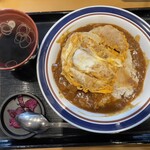 名代 富士そば - これが「カレーカツ丼」汁は蕎麦つゆを薄めた感じ。