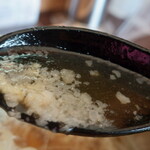 ブリキの木こり - “スープ”は、キラキラと輝き、透明感があり、表面は“脂の膜”がシッカリと張っており、熱いままです。