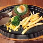 ロイヤルホスト - あつあつ鉄板 和風ハンバーグ ～おろし醤油ソース～（1023円）