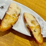 渡辺料理店 - これ使ってくださいとブイヤベースを掬って食べるバゲットトーストをいただきました