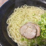 菅野製麺所 - 唯一撮れてた画像、チリメン。スープは塩で。