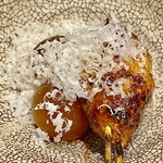 酒亭 田中 - 月見です　捏に燻製した金柑とグラナ・パダーノをたっぷり掛けていただきます