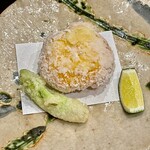 酒亭 田中 - お通し二品目は海老真薯と楤の芽の天麩羅　季節感あるなぁ