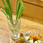 Kushitoku - 青葱とスティックサラダも変わらず