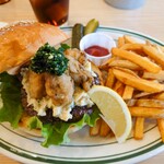 プランプ ダイナー - フライドオイスターバーガー