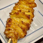 酒亭 田中 - 黒薩摩鶏皮　カリカリ派が好きな香ばしい焼き上がり
