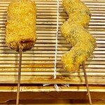 Kushi toku - 牛肉（ヒレ）と海老紫蘇巻から串揚スタート　これも変わらない