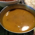 ネパール家庭料理 麦 - 砂肝の入ったスープカレー