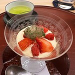 日本料理 久丹 - いちご、カスタード、木の芽のジュレ